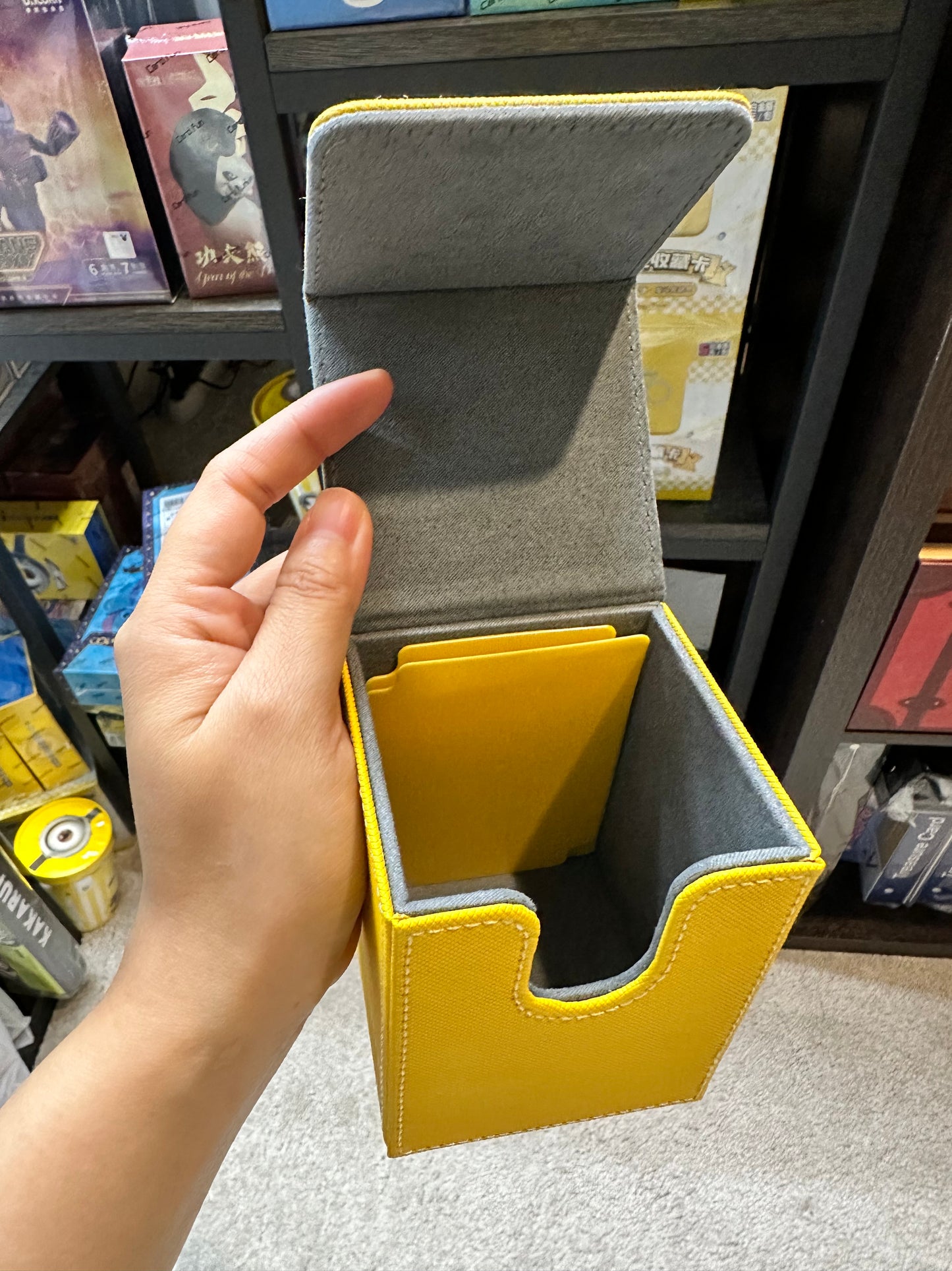 Finding Unicorn Minions official trading cards box deck case